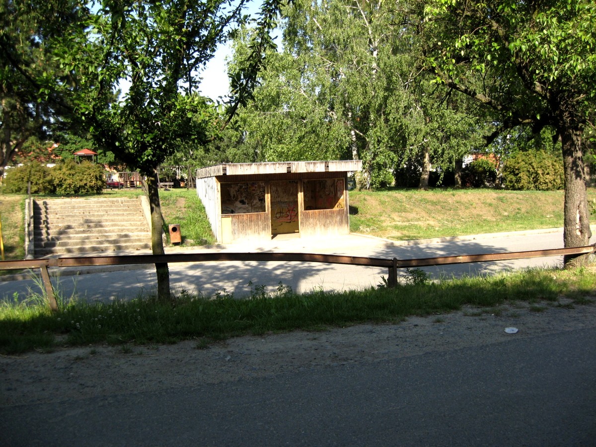 odpudivá čekárna štoček 2009.jpg