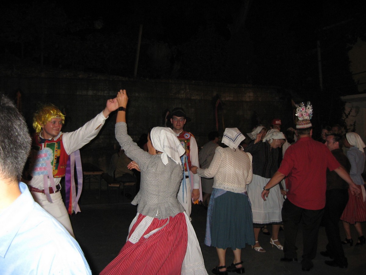 babské kroje.jpg